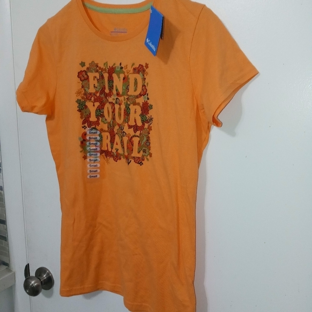 Columbia Sportswear Short Sleeve "Find your Trail" Floral Print T Shirt
